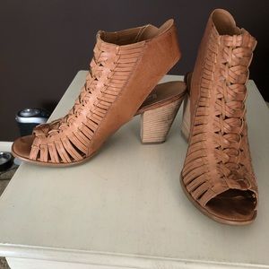 woven peep toe sandals